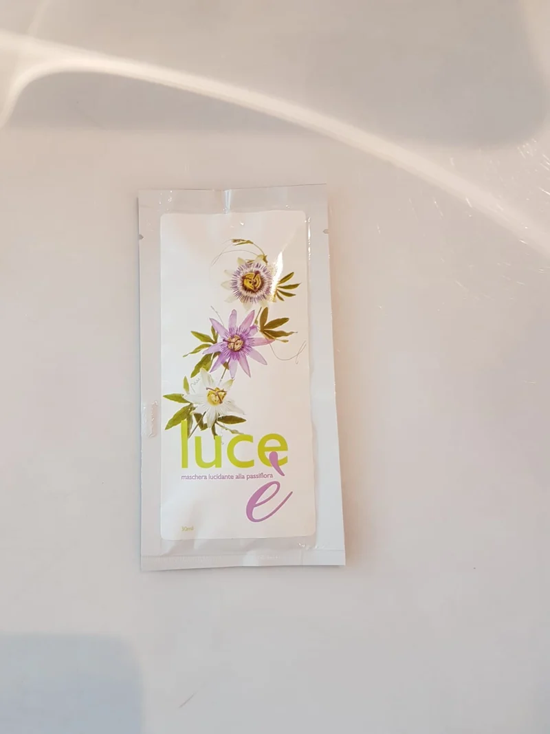LUCE MASCHERA DI LUCENTEZZA MONODOSE PER CAPELLI